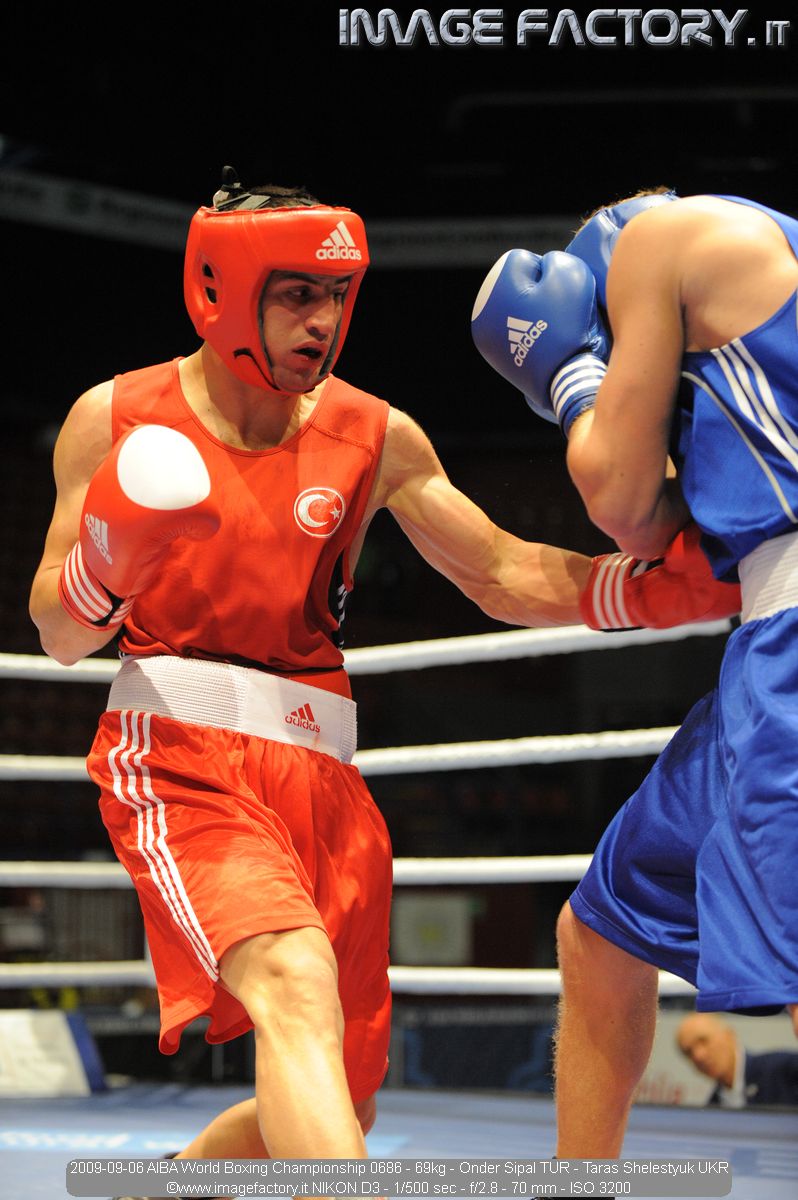 2009-09-06 AIBA World Boxing Championship 0686 - 69kg - Onder Sipal TUR - Taras Shelestyuk UKR